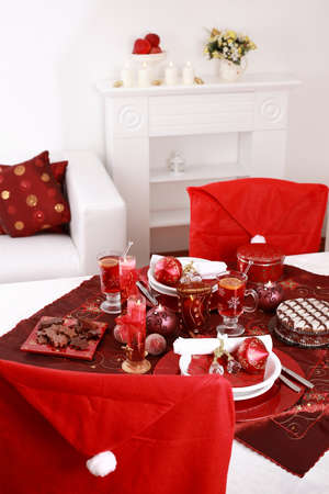 Place setting for Christmas in red and white toneの写真素材