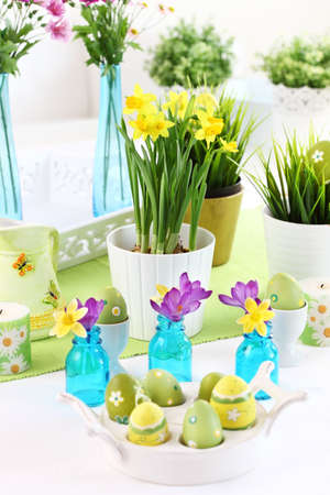 Place setting for Easter with daffodil and fresh green grassの写真素材