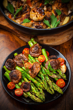 Green asparagus salad with roasted mushrooms and red wineの写真素材