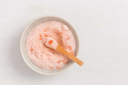 Organic Himalayan salt in bowl on white backgroundの写真素材
