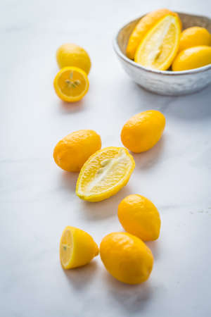 Small citrus fruits limequat with bowl on tableの写真素材