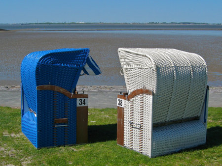 Blue and white beach chair in Eckwarderhorne, Gemanyの写真素材