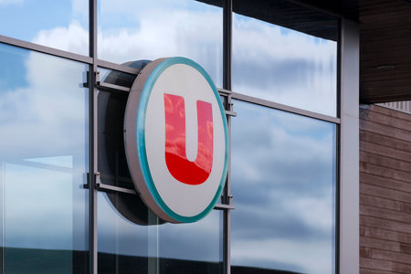 Pleyber-Christ, France - August, 24 2022: Sign of Super U, a retail place of SystÃ¨me U, a cooperative of French mass-market retailers (the sixth-largest food retailer in France), bringing together around eight hundred independent hypermarkets and supermaのeditorial素材