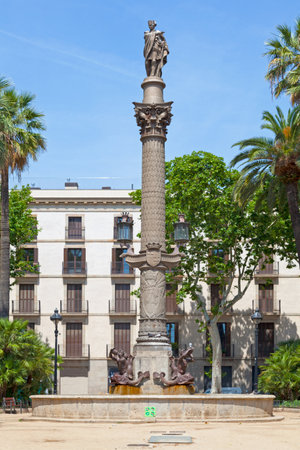 Barcelona, Spain - June 08 2018: Galceran Marquet column is a sculptural monument located in the Plaza del Duque de Medinaceli in Barcelona, in the district of Ciutat Vella. Created in 1851, it was the work of the architect Francisco Daniel Molina and theのeditorial素材