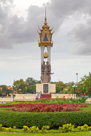 Phnom Penh, Cambodia - August 26 2018: The CambodiaâVietnam Friendship Monument is a large concrete monument commemorating the former alliance between Vietnam and Cambodia.のeditorial素材