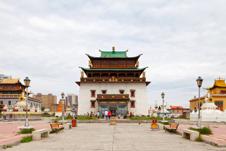 Ulan Bator, Mongolia - July 31 2018: The Gandantegchinlen Monastery (Mongolian: ÐÐ°Ð½Ð´Ð°Ð½ÑÑÐ³ÑÐ¸Ð½Ð»ÑÐ½ ÑÐ¸Ð¹Ð´, Gandantegchinlen khiid, short name: Gandan Mongolian: ÐÐ°Ð½Ð´Ð°Ð½) is a Mongolian Buddhist monastery in the Mongolian capital.のeditorial素材