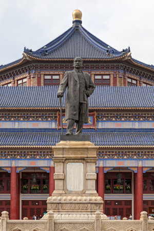 Guangzhou, China - August 16 2018: Statue of Sun Yat-sen in front of the Zhongshan Memorial Hall or Sun Yat-sen, an octagon-shaped building in Guangzhou, capital of China's Guangdong Province.のeditorial素材