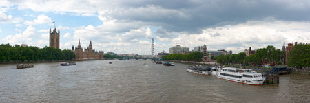 London, England - June 05 2007: Panoramic view of the Thames River from Lambeth Bridge. From left to right, we can see the Victoria Tower Garden, the Palace of Westminster, Westminster Bridge, London Eye, the County Hall, the St Thomas' Hospital and the Lのeditorial素材