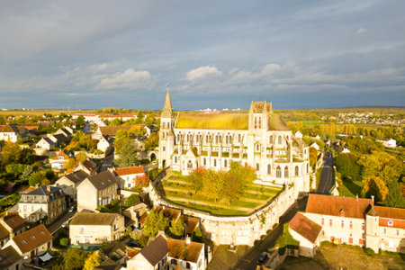 The Church of St. Nicholas (French: Ãglise Saint-Nicolas), also known as Priory Church of Saint-Leu-d'Esserent (French: Ãglise prieurale de Saint-Leu-d'Esserent) is a church of Romanesque and Gothic styles located in the town of Saint-Leu-d'Esserent, in the French department of Oise and the region Hauts-de-France. It is a former priory church, built between the mid-twelfth century and the first quarter of the thirteenth century for the monks of the Cluniac priory of Saint-Leu founded in 1081 by Hugues de Dammartin.の写真素材