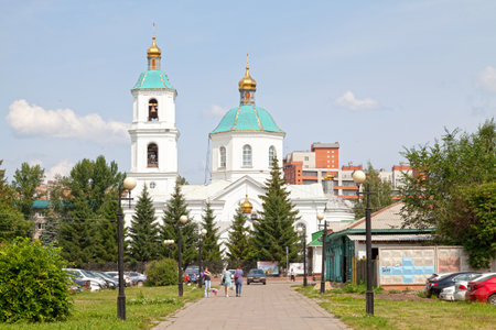 Omsk, Russia - July 19 2018: Cathedral of the Exaltation of the Holy Cross (Russian: Ð¡Ð¾Ð±Ð¾Ñ ÐÐ¾Ð·Ð´Ð²Ð¸Ð¶ÐµÐ½Ð¸Ñ ÐÑÐµÑÑÐ° ÐÐ¾ÑÐ¿Ð¾Ð´Ð½Ñ).のeditorial素材