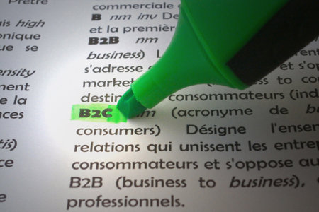 Definition of the acronym âB2C" (Business to Customer) highlighted in a French dictionaryの写真素材