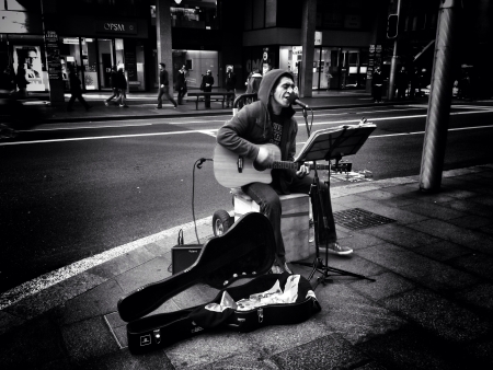 Busker on the streets of Sydneyの素材