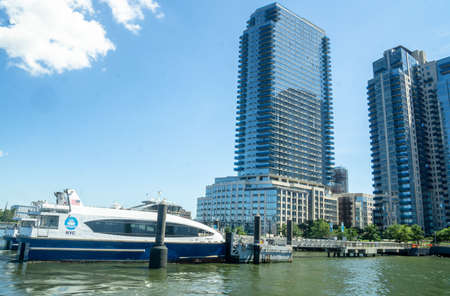 Brooklyn, NY / USA - 8/20/20: landscape view of the North Williamsburg Landing, North 5th Street Pier and Park in Williamsburg.のeditorial素材