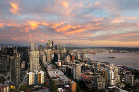 Seattle, WA - USA - Sept. 24, 2021: Horizontal view of downtown Seattle skyline at sunet.のeditorial素材