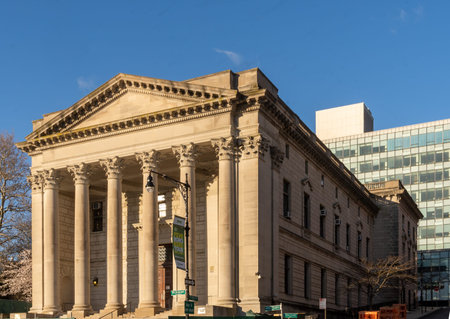 Staten Island, NY - USA - April 10, 2022: Three quarter view of the neoclassical style Richmond County Courthouse, a 1919 municipal courthouse in the civic center of St. George on Staten Island.のeditorial素材