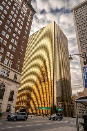Hartford, CT - USA - Dec 28, 2022 The sunset reflecting gold from the prominent Mid-Century Modern residential skyscraper, 777 Main Street, formerly known as the Hartford National Bank and Trust.のeditorial素材