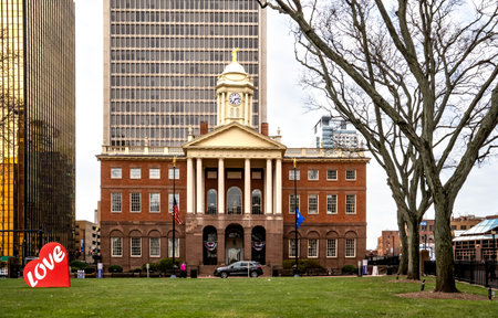Hartford, CT - USA - Dec 28, 2022 Horizontal view of the Federal style Old State House in downtown Hartford. Built by Bulfinch using Connecticut brownstone and red brick patterned in Flemish bond.のeditorial素材