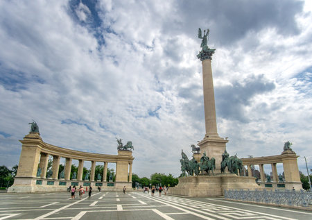 Budapest, HU â June 11, 2023 Landscape view of Heroes' Square, is one of the major squares in Budapest.Noted for its iconic Millennium Monument with statues of the Seven chieftains.のeditorial素材