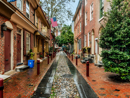 Philadelphia, PA â US â Oct 14, 2023 Horizontal view of Elfreth's Alley, a historic street in the Old City neighborhood of Philadelphia, Pennsylvania, dating to 1703.のeditorial素材