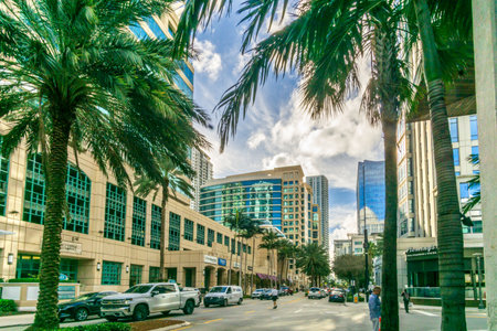 Fort Lauderdale, FL - US - Feb 7, 2024 Palm tree lined Las Olas Boulevard, a vibrant and cosmopolitan thoroughfare renowned for its eclectic mix of shops, restaurants, galleries and entertainment.のeditorial素材