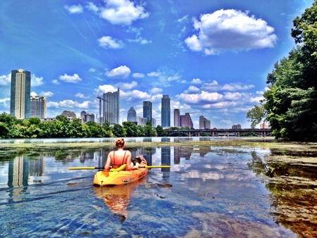 Girl with yellow Kayakの素材
