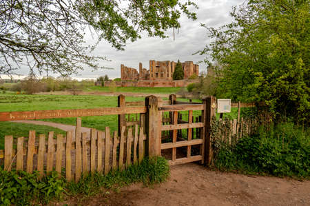A gateway leading through the English countryside with a view of Kenilworth castle in the distance. Located Kenilworth Warwickshire England United Kingdomの写真素材