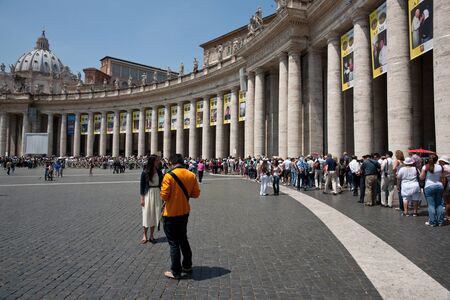 Vatican City, Rome, Italy, May 25 2011. People line up along the colonnade to enter the Saint peterのeditorial素材