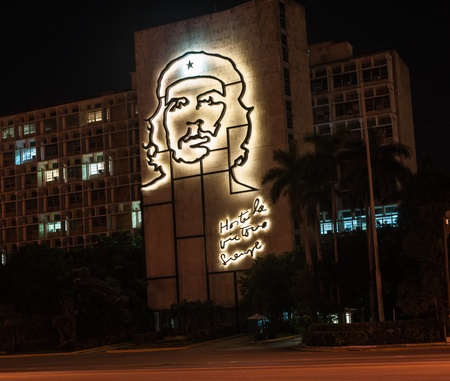 Havana, Cuba; June 6, 2012 - metla sculpture of Cuban Revolutionary Che Guevara mounted on exterior of a Cuban government building.のeditorial素材