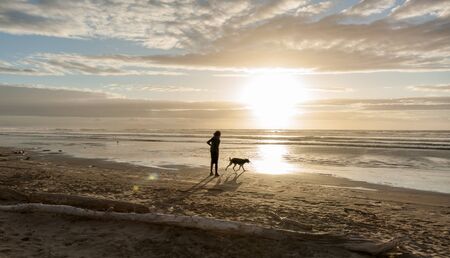 Silhouettes on Himutangi Beach Levin New Zealandの写真素材