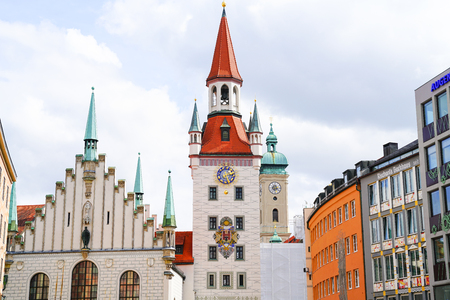MUNICH, GERMANY - SEPTEMBER 8 2017; Neo-Gothic style Old Munich Town Hall west facade from Marienplatz, or town square Munichのeditorial素材