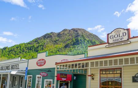 ARROWTOWN, NEW ZEALAND - OCTOBER17 2018; typical day in street in popular laid-back tourist town with it's historic character buildings and peopleのeditorial素材