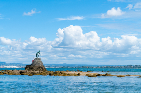 MOUNT MAUNGANUI NEW ZEALAND - FEBRUARY 8 2019: Tangaroa, Mythical God of Ocean bronze statue guarding entrance to Tauranga Harbour by artist Frank Smirzay commissioned in 1973のeditorial素材
