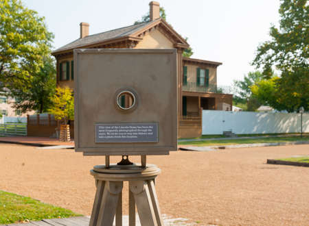 New Salem USA September 1 2015; Lincoln historical home in New Salem suburb of Springfield, Illinois with old-fashioned camera model and sign invited photographs. The only home owned by Lincoln before he became president.のeditorial素材