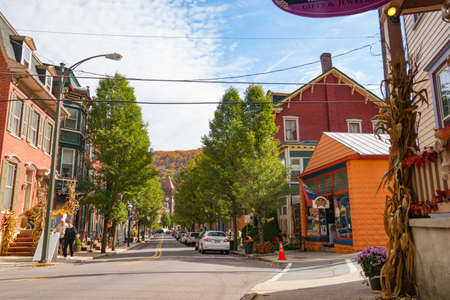 Jim Thorpe USA- October 21 2014; Street through quiant tourist American small town of Jim Thorpe.のeditorial素材