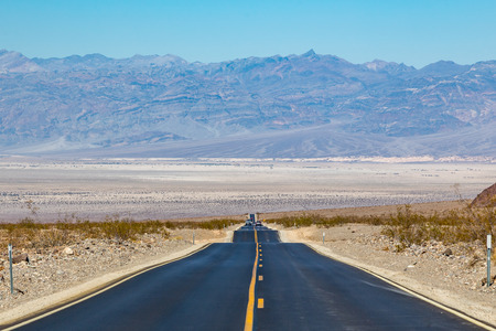 Stovepipe Wells is a small waystation entirely inside Death Valley National Park and along California State Route 190 at less than 10 feet above sea level. West on SR190 is Towne Pass at about 4,950 feet above sea level. Eventually, the road meets Panaminの写真素材