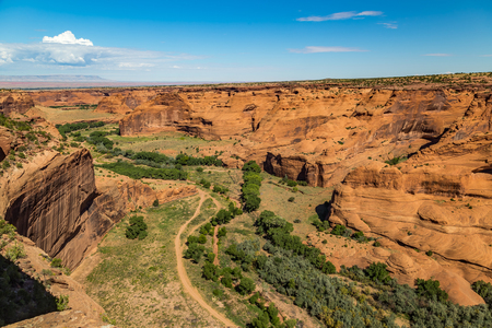 The Canyon de Chelly National Monument consists of many well-preserved Anasazi ruins and spectacular sheer red cliffs that rise up to 1000 feet.の写真素材