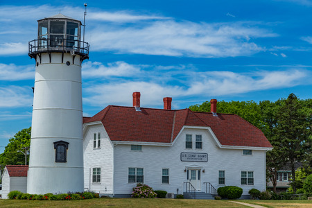 Chatham Lighthouse, known as Twin Lights prior to 1923, is a lighthouse in Chatham, Massachusetts, near the "elbow" of Cape Cod.のeditorial素材
