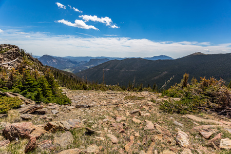 Trail Ridge Road is the name for a stretch of U.S. Highway 34 that traverses Rocky Mountain National Park from Estes Park, Colorado in the east to Grand Lake, Colorado in the west offering stunning mountain views.の写真素材