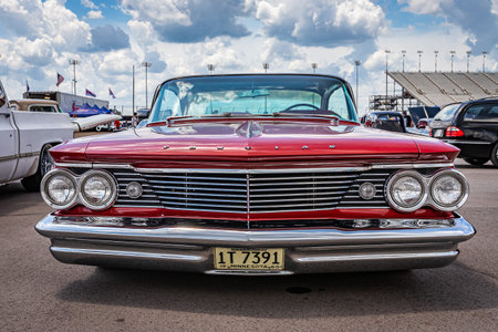 Lebanon, TN - May 14, 2022: Low perspective front view of a 1960 Pontiac Parisienne Hardtop Coupe at a local car show.のeditorial素材