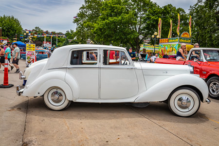 Des Moines, IA - July 02, 2022: High perspective side view of a 1951 Bentley Mark VI Standard Saloon at a local car show.のeditorial素材