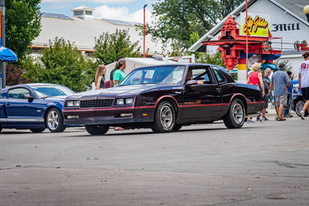 Des Moines, IA - July 03, 2022: Wide angle front corner view of a 1986 Chevrolet Monte Carlo SS at a local car show.のeditorial素材