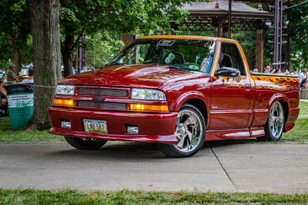 Des Moines, IA - July 03, 2022: Low perspective front corner view of a 2002 Chevrolet S10 Regular Cab at a local car show.のeditorial素材