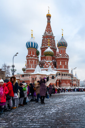 Moscow, Russia, December 2018. The queue of tourists in front of St. Basil's Cathedral in Red square (editor)のeditorial素材