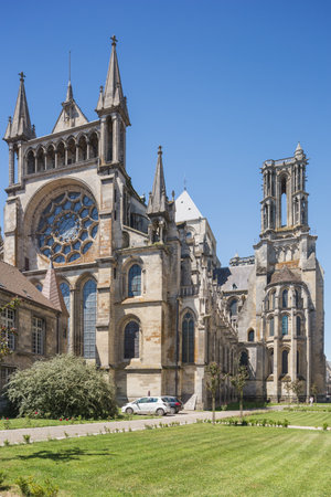 Editorial: LAON, FRANCE, June 19, 2017 - View of the Our Lady of Laon Cathedral seen from the garden of the court of justiceのeditorial素材