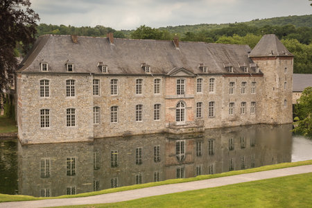 Editorial: ANNEVOIE, BELGIUM, June 17, 2017 - Frontal view of the Castle of Annevoie and its pondのeditorial素材