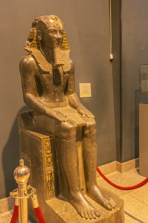 Editorial: LUXOR, EGYPT, October 16, 2018 - Statue of Thutmoses III sitting in theLuxor museumのeditorial素材