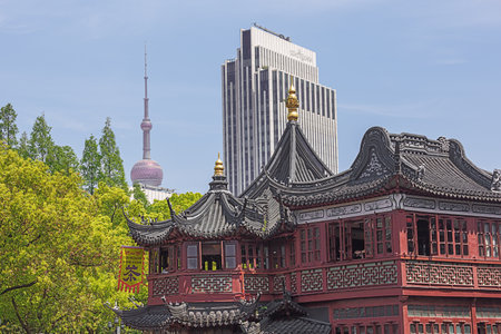 Editorial: SHANGHAI, CHINA, April 18, 2019 - The Oriental Pearl Tower seen from the Yuyuan Market in Shanghaiのeditorial素材