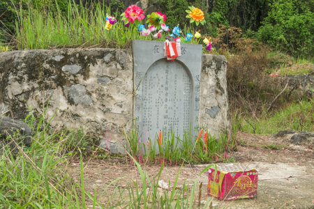 Editorial: YANGSHUO, GUANGXI, CHINA, April 19, 2019 - Traditional grave in the middle of fields in the vicinity of Yangshuo near Guilinのeditorial素材