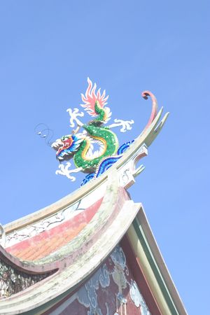 A dragon on the roof of a Chinese temple in Penang, Malaysiaの写真素材
