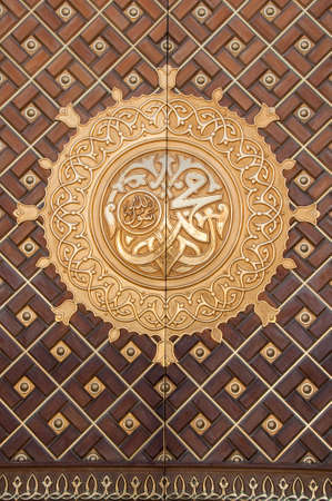 Huge door in Al-Masjid an-Nabaw? Mosque, Saudi Arabia.のeditorial素材